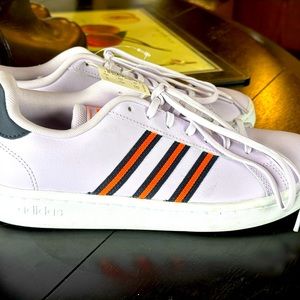 Adidas new with tags size 8 Grand Court shoes